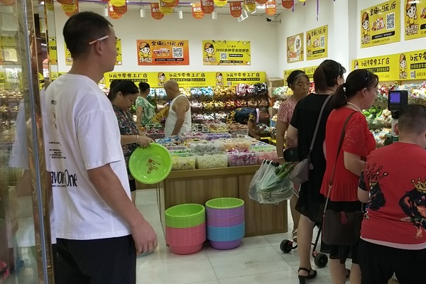 饞嘴郎儀隴馬鞍鎮6元9零食加盟店開業大吉，祝老板生意興隆！