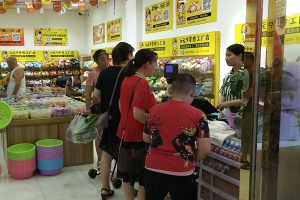 零食加盟店經(jīng)營重點：維護(hù)客源